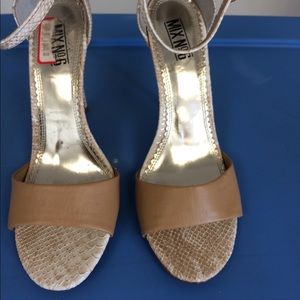 NEW! Beige / creme croc ankle strap sandals